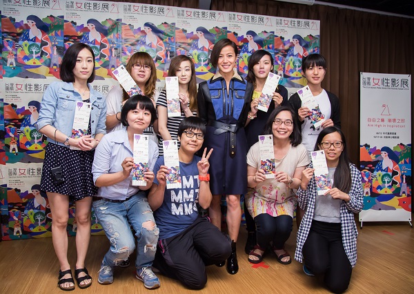 03 女性影展大使何韻詩與幸運影迷合照