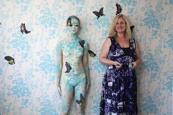 Emma Hack與人體彩繪模特兒