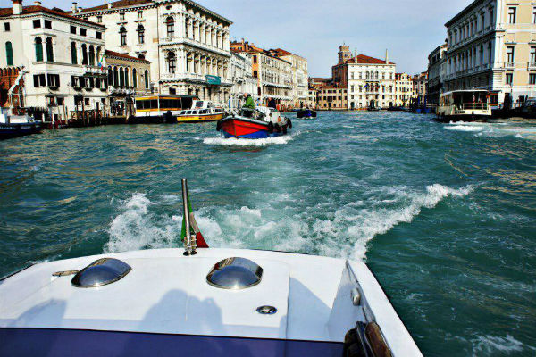 venice_boat