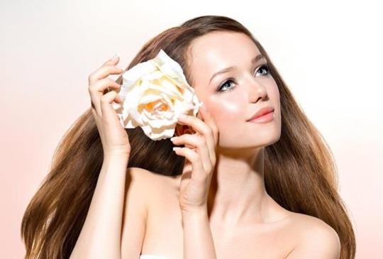 【果凍感十足 讓人超想咬一口的透明系彩妝品】