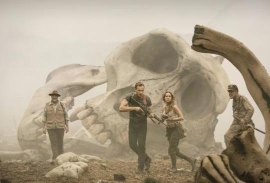 【新聞】《金剛：骷髏島》湯姆希德斯頓深入荒島 巨大金剛展現驚人破壞力