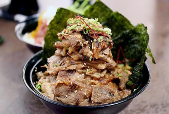 日本巨無霸燒肉丼【牛角次男坊】2號店台北101「玫瑰火山丼」限定登場
