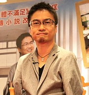 乙武洋匡為電影【沒問題三班】抵台，天母棒球場開球振奮萬名球迷