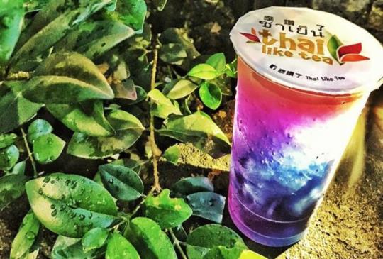 炎炎夏日來杯繽紛如極光的漸層冰飲吧！全台「蝶豆花」飲料店大蒐羅！