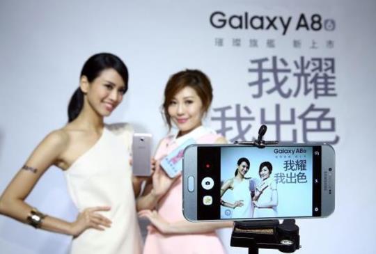 相機鏡頭 F1.9 超大光圈，三星 Galaxy A8 搶佔中階手機市場