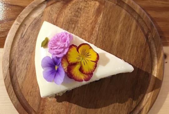 【咖啡廳系列】大推欣賞乾燥花＆吃輕食的地點～儲房咖啡館