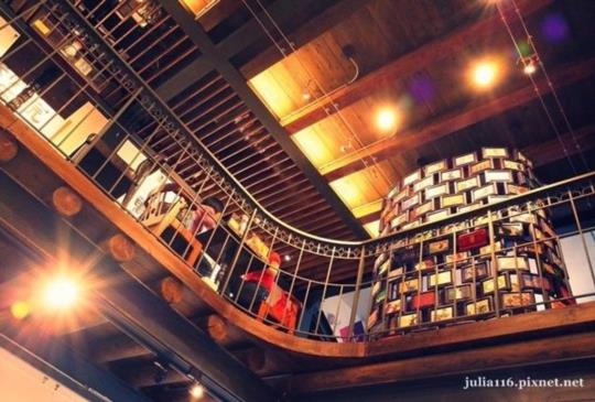 【這是咖啡廳嗎？台北五大「浮誇系咖啡店」每個角度隨拍都壯觀、每家都像走進神秘的異想世界！】