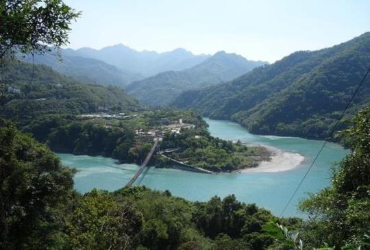 【桃園】人氣新景點「新溪口吊橋」- 青山綠水，健行好地方