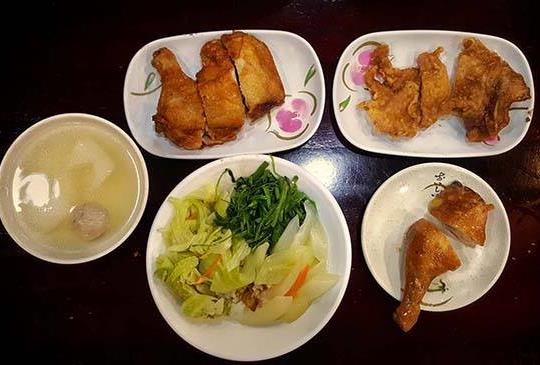 [板橋隱藏版巷弄人氣美食?!就算排隊也一定要吃到的古早味平價便當]