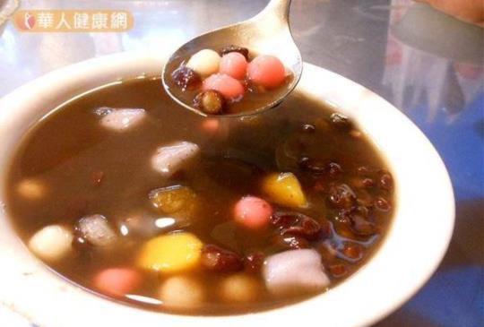 吃湯圓必肥？選薑汁紅豆湯底不怕胖