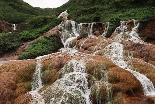【金瓜石】驚艷輕旅行，輕鬆看山觀海趣：黃金瀑布+報時山步道