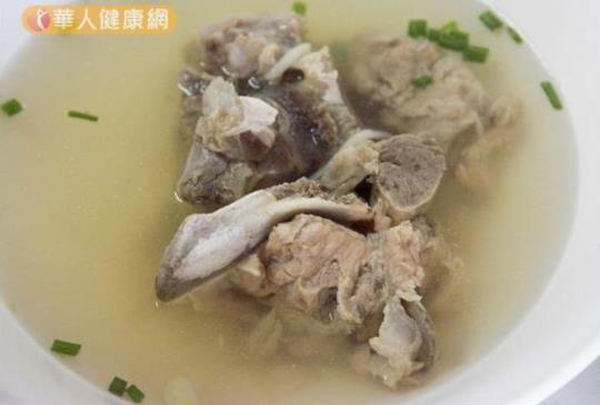 【吃肉勝過喝湯！雞湯.排骨湯不是熬越久越好】