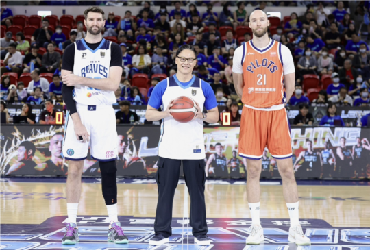 瓦城董座徐承義首度參加企業開球　現身P. LEAGUE+冠軍戰