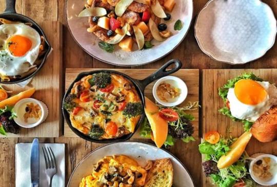 「333 restaurant & bar」高CP值不限時早午餐，松露薯條任你吃!