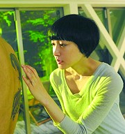 《黃色大象》向井理蓄鬍上空露刺青  「非人類」配音陣容一家親