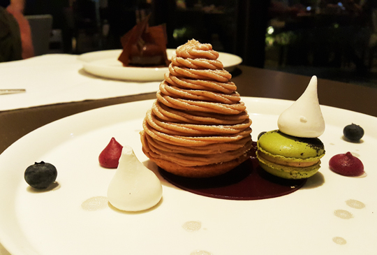 【是什麼餐廳擁有一整個花園還能坐擁城市美景？！】