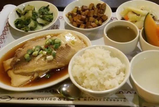 【豐富、菜色均衡的精緻餐點，外食族的最愛Mix coffee & Tea】