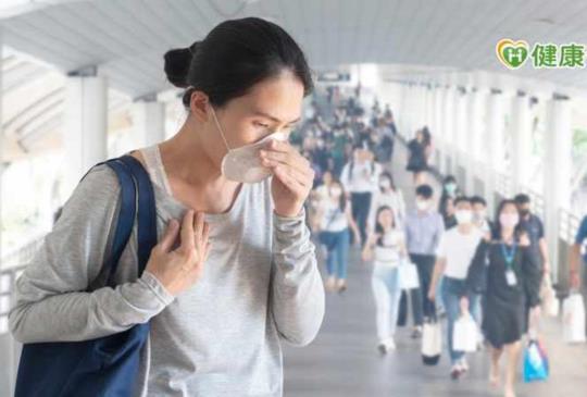 防疫期酷酷嗽嚇壞路人！　百日咳1傳17人，傳染力遠高新冠病毒