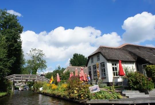 走進童話故事裡【荷蘭】羊角村