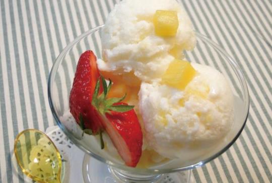 【吃得到滿滿水果的鳳梨冰淇淋優格】~女生愛美食
