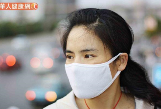 動不動就卡痰是哪裡出問題？從顏色看端倪？中醫師詳解
