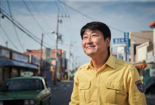 【《我只是個計程車司機》- 每份自由，都沾著鮮血的重量】