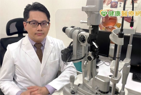送給媽媽清晰的靈魂之窗　眼科名醫用行動關心家人健康
