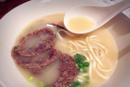 【挑戰林東芳下帖段純真！台北前四強「清燉牛肉麵名店」 堪比日式拉麵無敵湯頭】