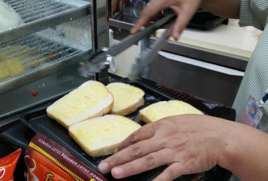【7-Eleven 現烤香濃酥脆吐司 小巧輕食解嘴饞】