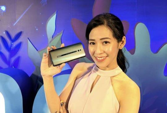 有點酷的鯊魚鰭升降鏡頭 OPPO Reno 標準版台灣亮相，更高規的 10 倍變焦版得再等等