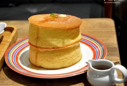 就是要「厚」！！目測厚度「3公分」以上的四家極飽足鬆餅店！