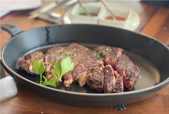 「Amber Hill」牛排教父鄧有癸的城市綠地餐廳