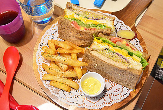 鳥羽花香，是民宿也是餐廳，早午餐店in花蓮～
