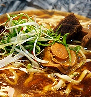 牛肉麵裡有鮑魚？！【老董牛肉麵】製程再創新！