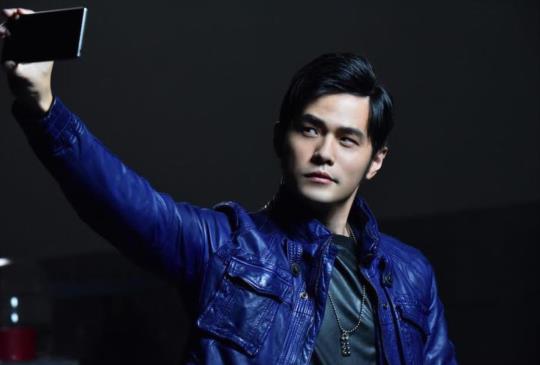 「杰作」配「傑作」，Sony Mobile 代言人周杰倫重現經典曲「飄移」