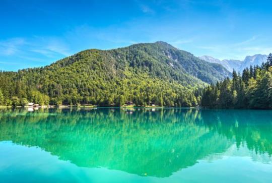 【一秒想跳入！全球10條最澄澈的水域】