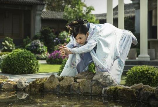【楊祐寧、竇驍兄弟戲水搞斷背，若曦格格陳意涵怒喊『我真背』】