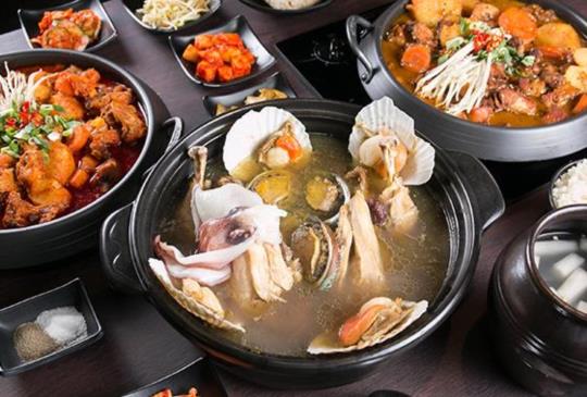 桃園獨棟餐飲【ATT筷食尚】超過五十家美食進駐！節慶聚餐新選擇！
