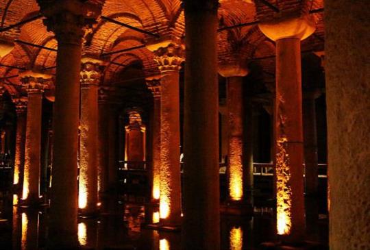 【土耳其】梅杜莎坐鎮千年地下水宮