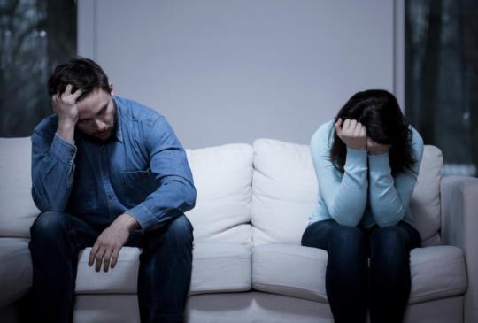 【如果妳的男友有這5個跡象，代表是時候離開他了】