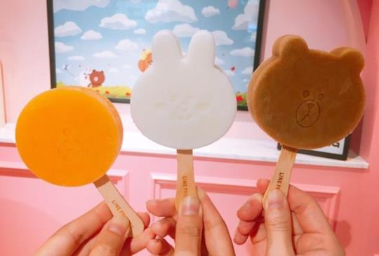 【LINE FRIENDS Cafe X ICE MONSTER首度聯名，熊大冰棒限量開賣】
