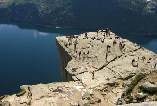 【挪威】驚豔大自然！上帝的完美講台：聖壇岩