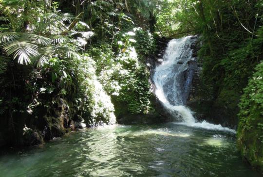 炎炎夏日何處去？宜蘭礁溪【五峰旗瀑布】享清涼