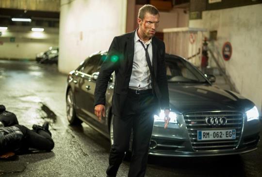 【《玩命快遞：肆意橫行》飛車追撞來真的20台百萬奧迪成廢鐵】