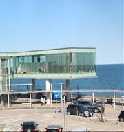 【日本】絕美的玻璃寶盒 漂浮在海上的日立車站