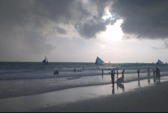 自助行第一首選 美麗沙灘長灘島