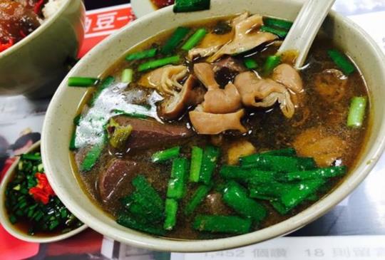 [ 大鼎昌吉街豬血湯] Ｑ彈爆汁，舌尖上感受超細緻的柔軟
