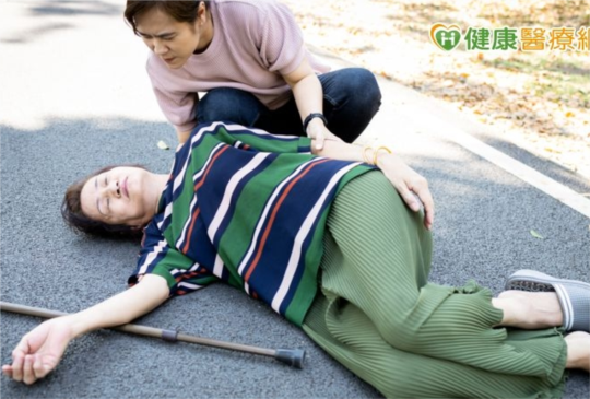 低血糖危機！　糖尿病友與照護者應了解的預防與處理