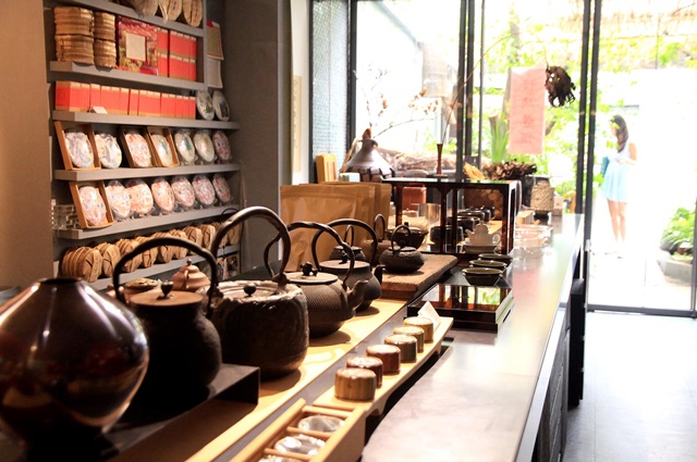 04除了提供品茗空間，串門子茶館也引進上好茶具和茶葉。.jpg