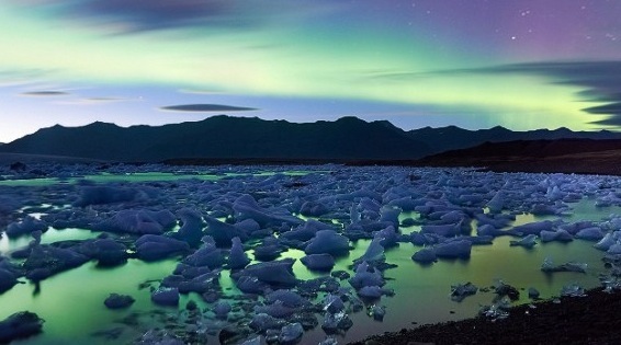 冰島藍色冰湖極光